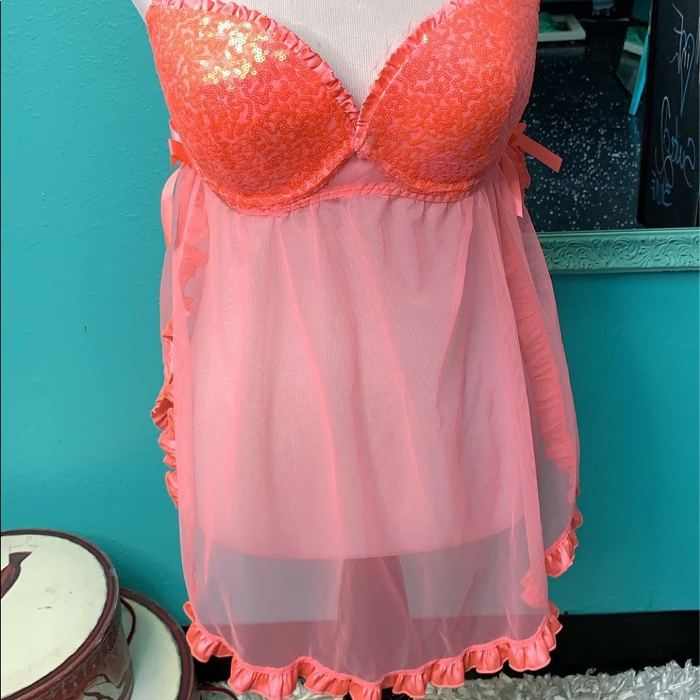 Lingerie - Picture 2 of 4